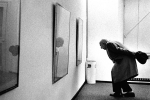 Fausto Melotti alla mostra di Guarneri alla Galleria Morone, Milano, 1974