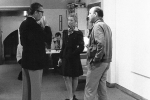 Guarneri con Helen Sutton e il collezionista Orsatti, Studio La Città, Verona 1974